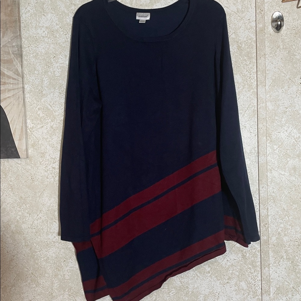 Avenue Navy & Red Asymmetrical Hem Long Sleeve Knit Sweater Size 22/24 - Picture 1 of 6
